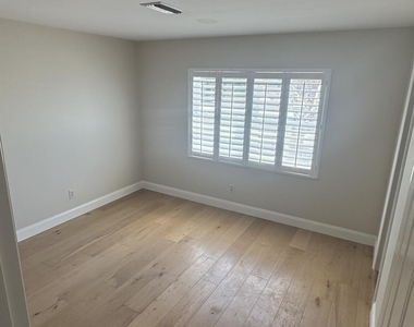 2704 Cardinal Drive - Photo Thumbnail 7