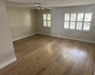2704 Cardinal Drive - Photo Thumbnail 12