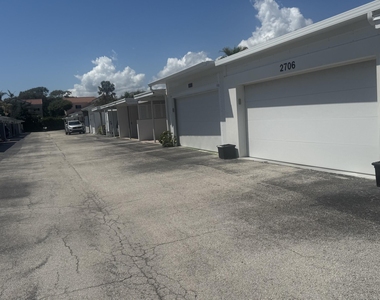 2704 Cardinal Drive - Photo Thumbnail 5