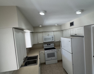 2704 Cardinal Drive - Photo Thumbnail 2