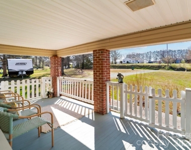 404 Moss Springs Road - Photo Thumbnail 6