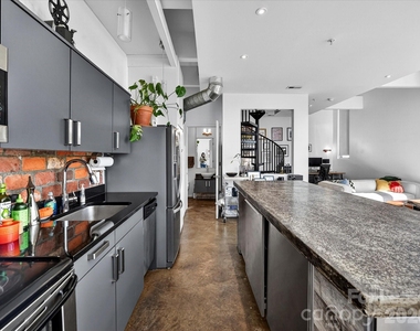 3123 N Davidson Street - Photo Thumbnail 9