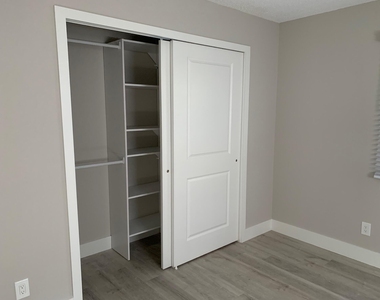 4220 Ne Indian River Drive Ne - Photo Thumbnail 3