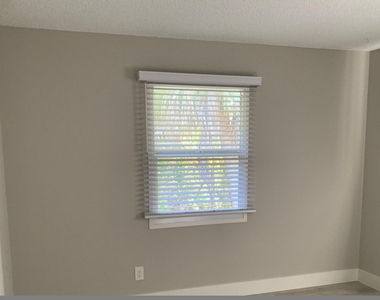 4220 Ne Indian River Drive Ne - Photo Thumbnail 4