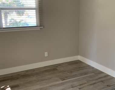 4220 Ne Indian River Drive Ne - Photo Thumbnail 2