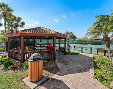 671 Sw South River Drive - Photo Thumbnail 45
