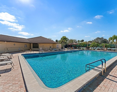 671 Sw South River Drive - Photo Thumbnail 43