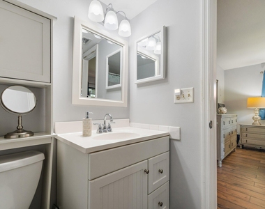 671 Sw South River Drive - Photo Thumbnail 24