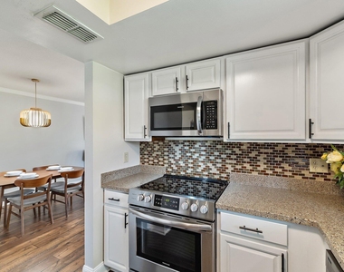 671 Sw South River Drive - Photo Thumbnail 15