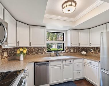 671 Sw South River Drive - Photo Thumbnail 12
