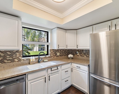 671 Sw South River Drive - Photo Thumbnail 13