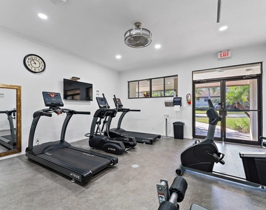 671 Sw South River Drive - Photo Thumbnail 40