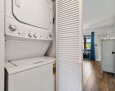 671 Sw South River Drive - Photo Thumbnail 18