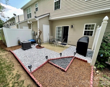 8049 Stoneham Court - Photo Thumbnail 16