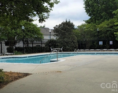 8049 Stoneham Court - Photo Thumbnail 20