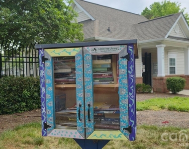 8049 Stoneham Court - Photo Thumbnail 21