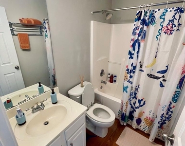 8049 Stoneham Court - Photo Thumbnail 14
