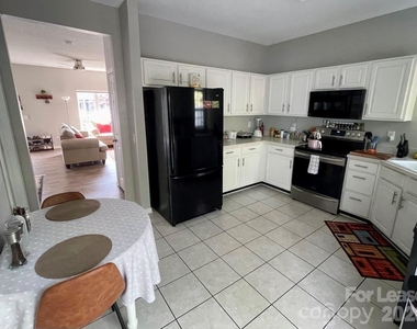 8049 Stoneham Court - Photo Thumbnail 7