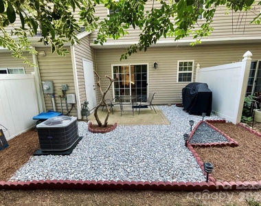 8049 Stoneham Court - Photo Thumbnail 15