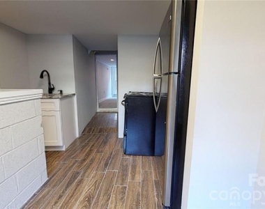 428 Hawthorne Lane - Photo Thumbnail 5