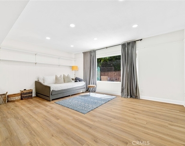 5400 Nagle Avenue - Photo Thumbnail 17