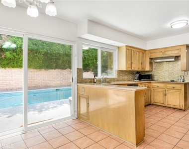 5400 Nagle Avenue - Photo Thumbnail 9