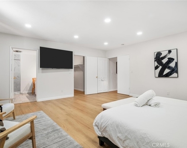 5400 Nagle Avenue - Photo Thumbnail 24