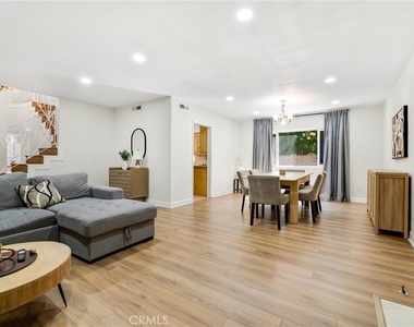 5400 Nagle Avenue - Photo Thumbnail 4