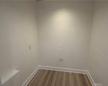 7101 Fallbrook Avenue - Photo Thumbnail 13