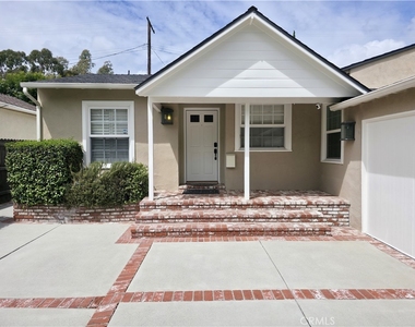 5339 Veloz Avenue - Photo Thumbnail 5