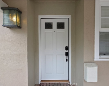 5339 Veloz Avenue - Photo Thumbnail 7