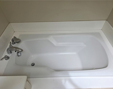 5339 Veloz Avenue - Photo Thumbnail 23