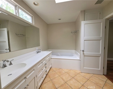 5339 Veloz Avenue - Photo Thumbnail 20