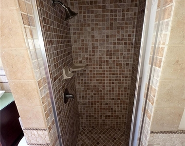 5339 Veloz Avenue - Photo Thumbnail 16