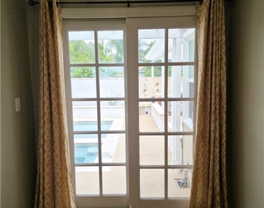 5339 Veloz Avenue - Photo Thumbnail 24
