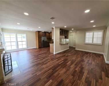 5339 Veloz Avenue - Photo Thumbnail 8