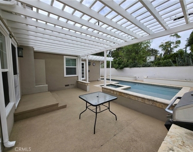 5339 Veloz Avenue - Photo Thumbnail 30