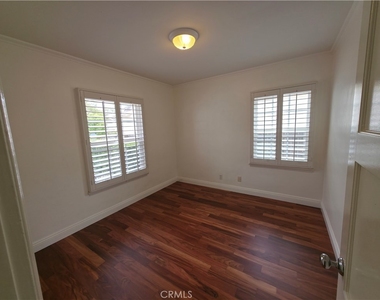 5339 Veloz Avenue - Photo Thumbnail 12