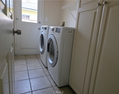 5339 Veloz Avenue - Photo Thumbnail 26