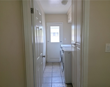 5339 Veloz Avenue - Photo Thumbnail 25