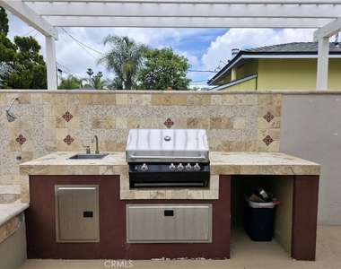 5339 Veloz Avenue - Photo Thumbnail 34
