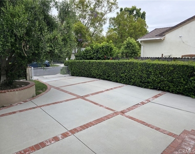 5339 Veloz Avenue - Photo Thumbnail 6