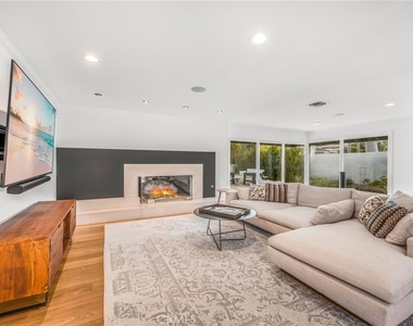 1800 Glenwood Lane - Photo Thumbnail 2