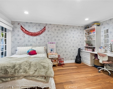 1800 Glenwood Lane - Photo Thumbnail 23