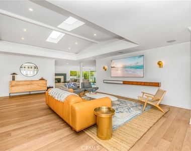 1800 Glenwood Lane - Photo Thumbnail 5