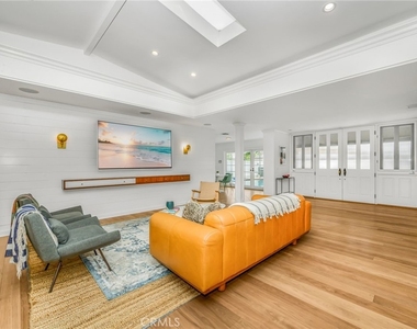 1800 Glenwood Lane - Photo Thumbnail 4