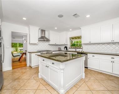 1800 Glenwood Lane - Photo Thumbnail 17