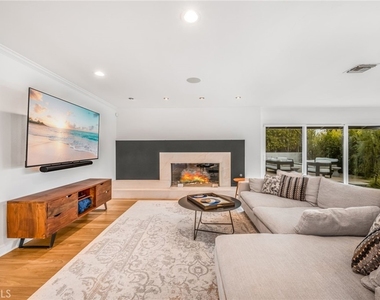 1800 Glenwood Lane - Photo Thumbnail 30