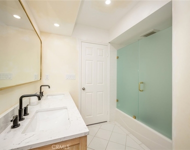 1800 Glenwood Lane - Photo Thumbnail 24