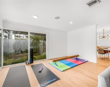 1800 Glenwood Lane - Photo Thumbnail 28